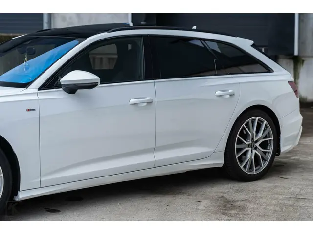 Audi A6 Avant 45 TFSI | 2019 Quattro | S-line 2019 Benzine 12