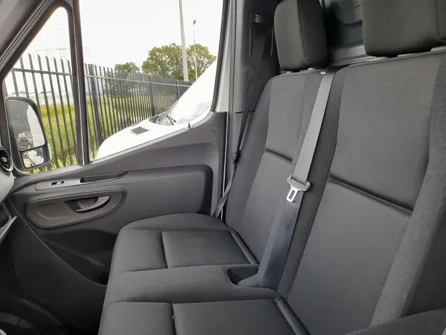Mercedes-Benz Sprinter L2H2 2022 Diesel 39