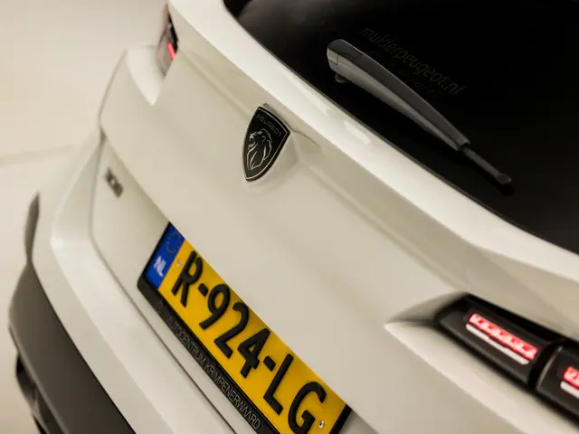 Peugeot 308 SW 1.2 PureTech Business Sport 2022 Benzine 34