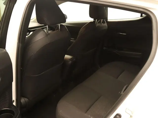 Toyota C-HR 1.8 Hybrid Dynamic 2023 Hybride Benzine 11