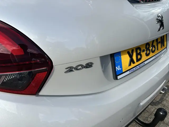 Peugeot 208 1.2 Turbo 110PK GT-line 2018 Benzine 38