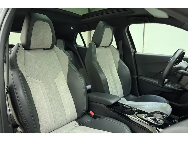 Peugeot e-2008 EV GT Pack 50 kWh 2021 Elektrisch 13