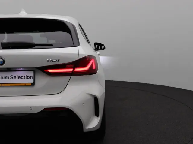 BMW 1 Serie 118i 2024 Benzine 16