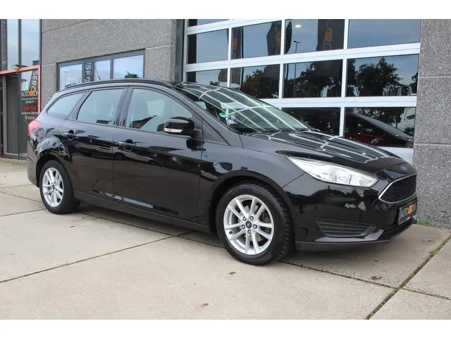Ford Focus Wagon 1.0 Trend Edition 2015 Benzine 10