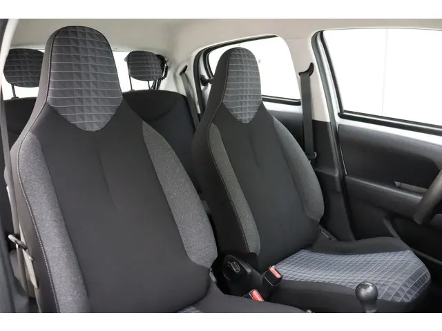 Peugeot 108 1.0 e-VTi Active 2021 Benzine 10