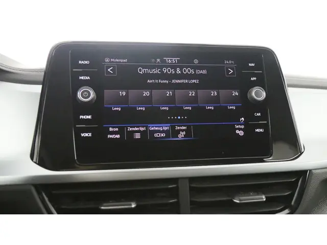 Volkswagen T-Roc 1.5 TSI 150pk Life DSG 2023 Benzine 25