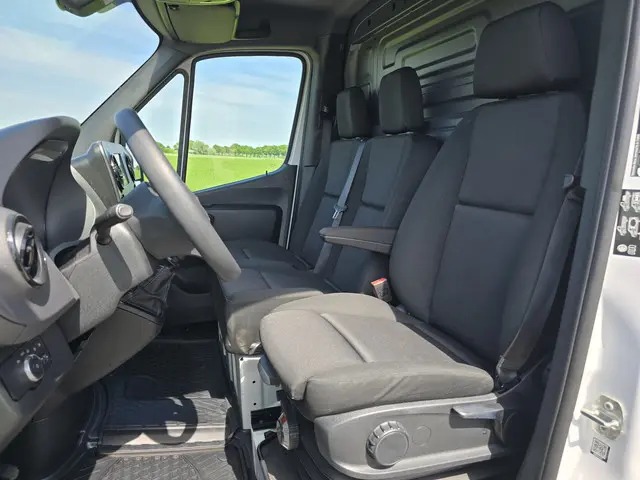Mercedes-Benz Sprinter 315 1.9 CDI L3 H2 RWD 2023 Diesel 21
