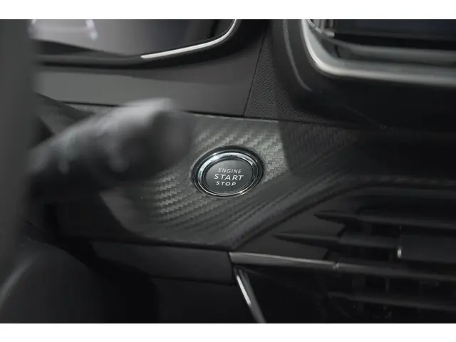 Peugeot 2008 1.2 Hybrid 145 Allure 2025 Hybride Benzine 51