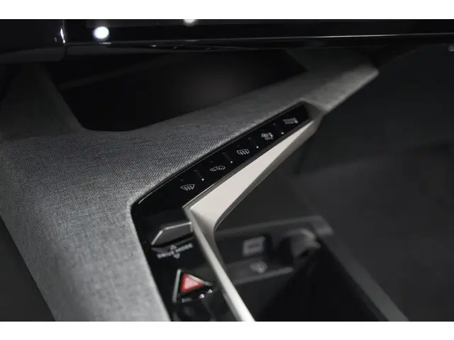 Peugeot 3008 Hybrid 145 e-DCS6 GT 2025 Hybride Benzine 44