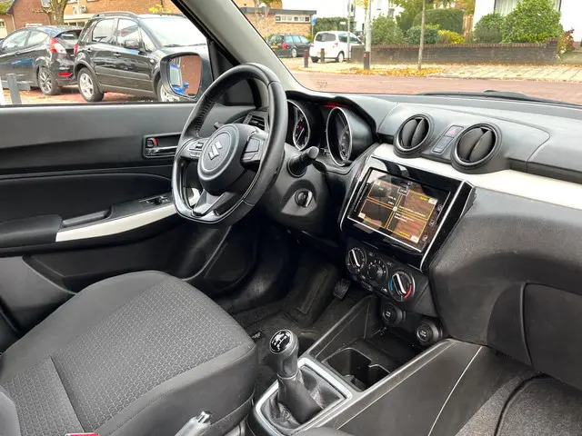 Suzuki Swift 1.2 Select Smart Hybrid 2020 Benzine 9