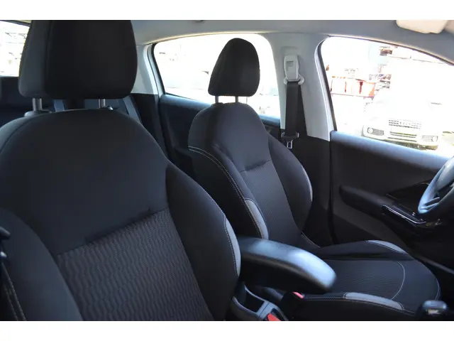 Peugeot 208 1.2 PureTech Blue Lion 2016 Benzine 11