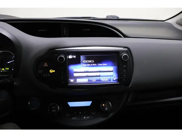 Toyota Yaris 1.5 Hybrid Trend, 2016 Hybride Benzine 6