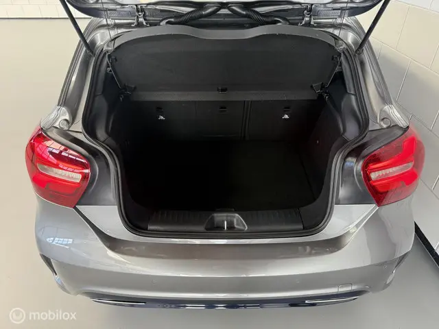 Mercedes-Benz A-Klasse 180 Edition AMG 2018 Benzine 22