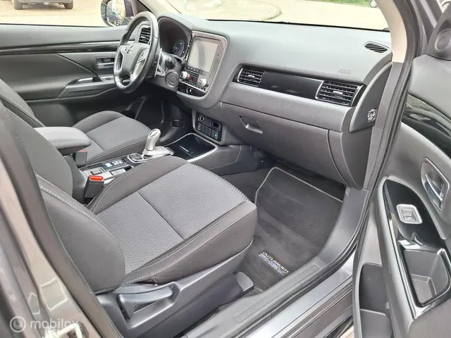 Mitsubishi Outlander 2.4 PHEV PURE 2020 Hybride Benzine 15