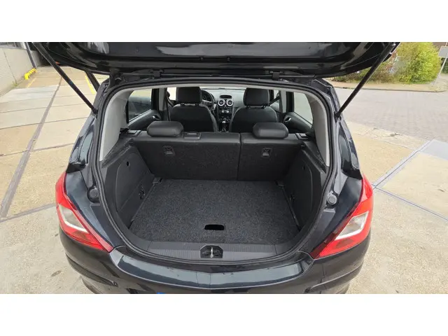 Opel Corsa 1.2-16V Berlin 2014 Benzine 27