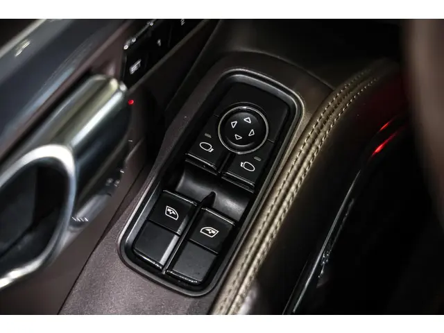 Porsche 911 3.8 Turbo Approved t/m 05-06-2027 2013 Benzine 37