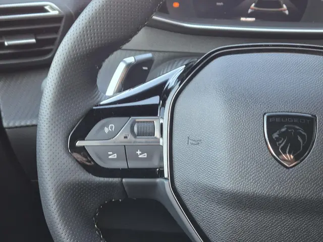 Peugeot 2008 1.2 Hybrid 145 GT 2025 Hybride Benzine 23