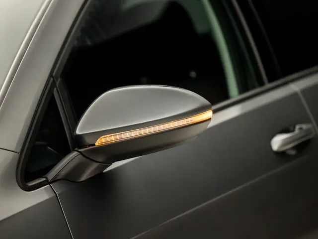 Volkswagen Golf 1.4 TSI Highline R Sport 2017 Benzine 32