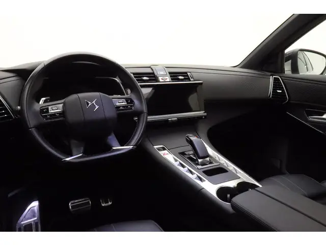 DS DS 7 E-Tense 4x4 Opéra 2024 Hybride Benzine 18