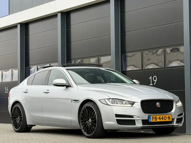 Jaguar XE 2