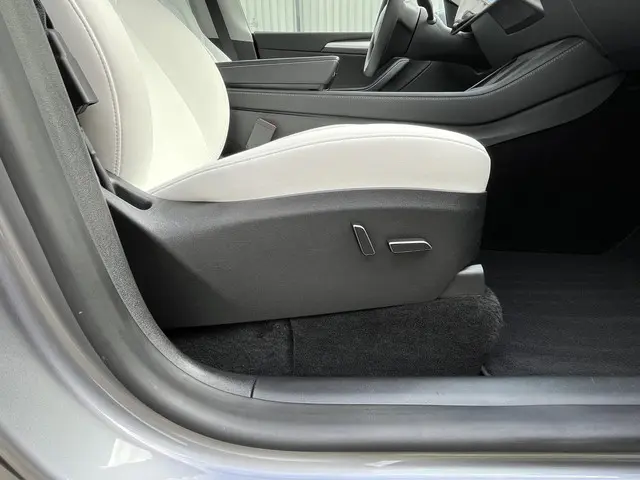 Tesla Model Y Long Range AWD 75 kWh 2023 Elektrisch 34