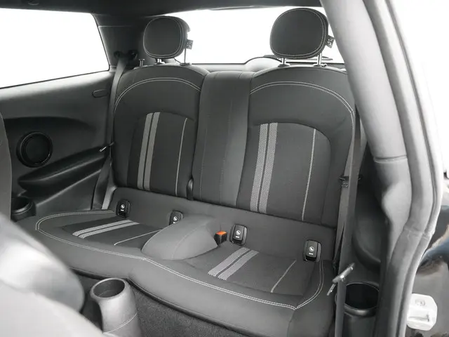 MINI Cooper Business 2018 Benzine 14