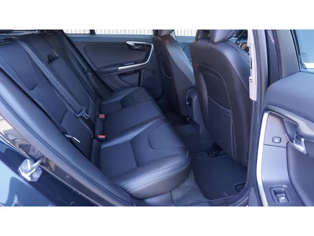Volvo V60 1.5 123PK T2 Automaat Kinetic 2017 Benzine 26