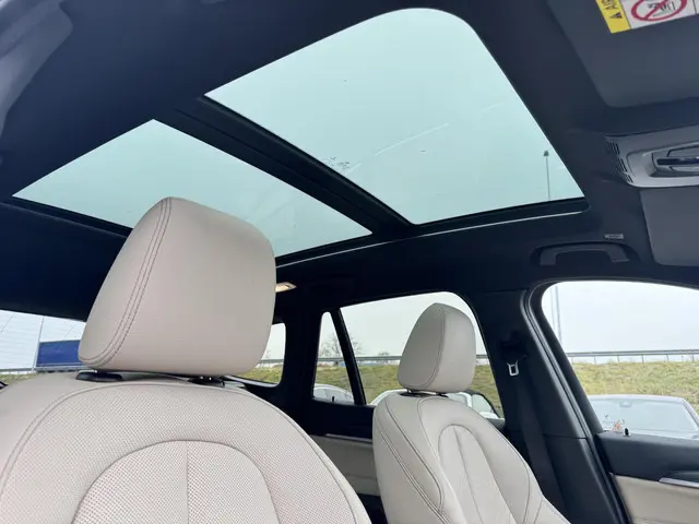 BMW X1 xDrive20i High Executive 2017 Benzine 26