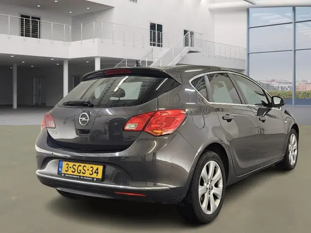 Opel Astra 1.4 Turbo Business + 2013 Benzine 3