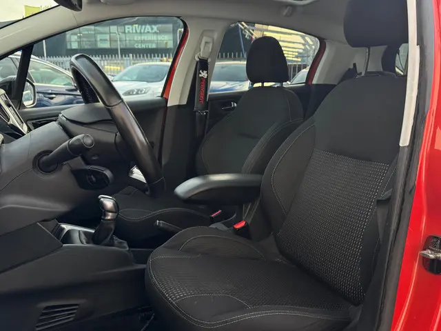 Peugeot 208 1.2 PureTech Allure 2015 Benzine 4