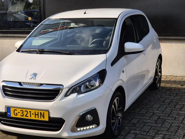 Peugeot 108 1.0 e-VTi Allure 2019 Benzine 12