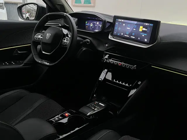Peugeot e-2008 EV GT 54 kWh Automaat 2024 Elektrisch 28