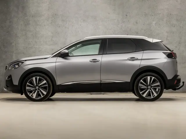 Peugeot 3008 1.2 PureTech Allure Sport 2020 Benzine 2