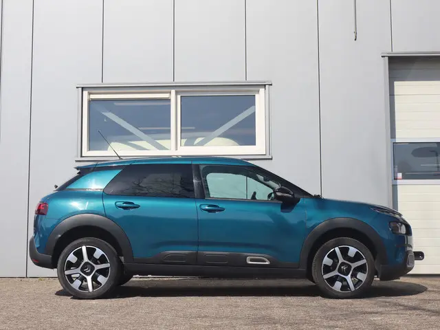 Citroën C4 Cactus 1.2 PureTech Shine 2018 Benzine 4