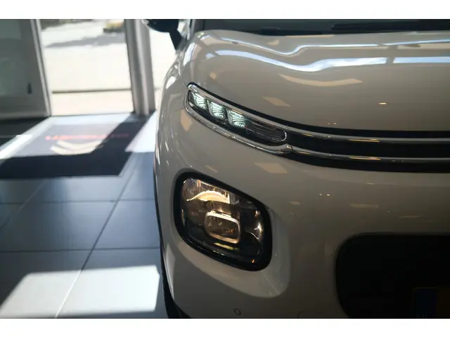 Citroën C3 Aircross PT 110 Shine 2020 Benzine 28