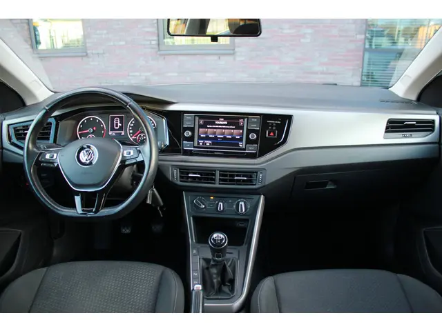 Volkswagen Polo 1.0 TSI Comfortline 2018 Benzine 18