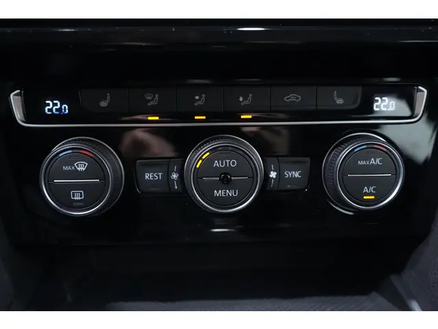 Volkswagen Passat 1.5 TSI Elegance 2020 Benzine 27