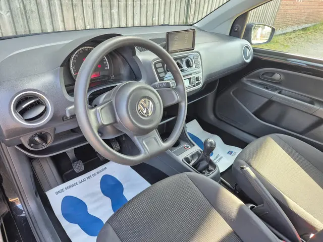 Volkswagen up! 3
