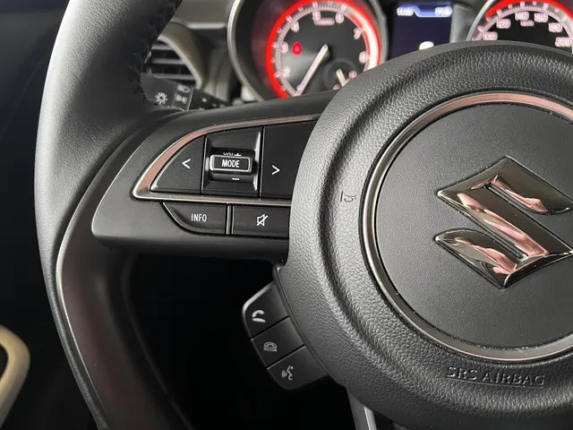 Suzuki Swift 1.2 Select Smart Hybrid 2023 Benzine 10