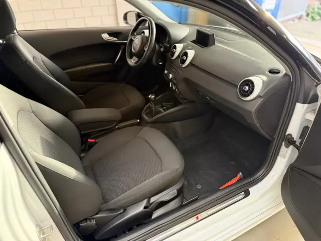 Audi A1 1.2 TFSI Admired 2013 Benzine 8