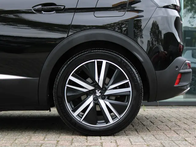 Peugeot 3008 1.6 HYbrid 225 GT 2021 Hybride Benzine 32