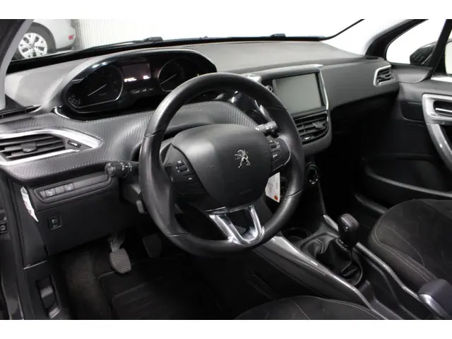 Peugeot 2008 1.2 PureTech Blue Lion 2018 Benzine 15