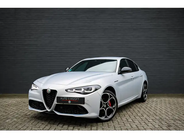 Alfa Romeo Giulia 2.0 Competizione 2023 Benzine 2