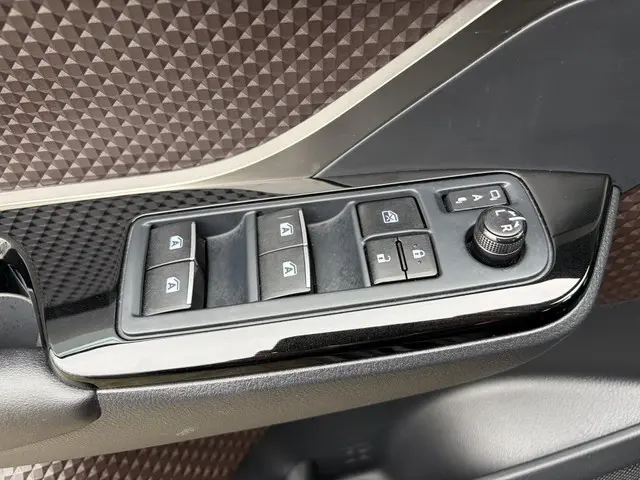 Toyota C-HR 1.8 Hybrid Executive 2019 Hybride Benzine 22