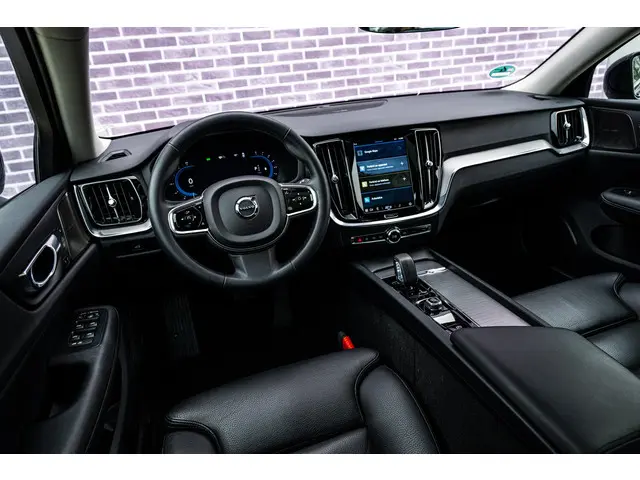 Volvo V60 2.0 B3 Plus Dark 2023 Benzine 11