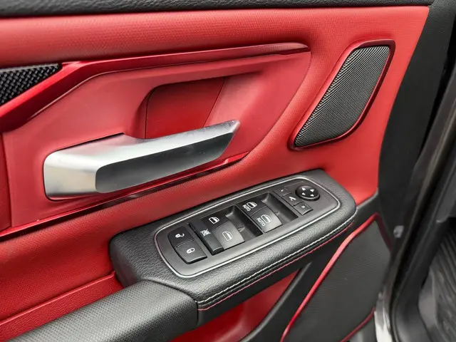 Dodge Ram 1500 5.7 V8 4x4 Crew Cab 2019 Benzine 23