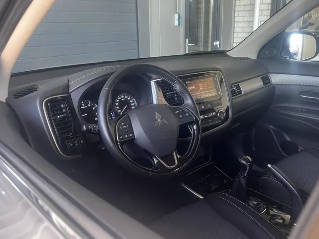 Mitsubishi Outlander 2.0 Business Edition 2018 Benzine 7