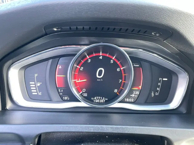 Volvo V60 1.5 T3 Nordic+ R-DESIGN AUTOMAAT 2017 Benzine 28