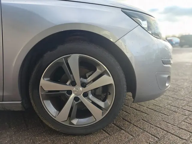 Peugeot 308 1.2 Automaat PureTech Allure NAVI 2017 Benzine 7