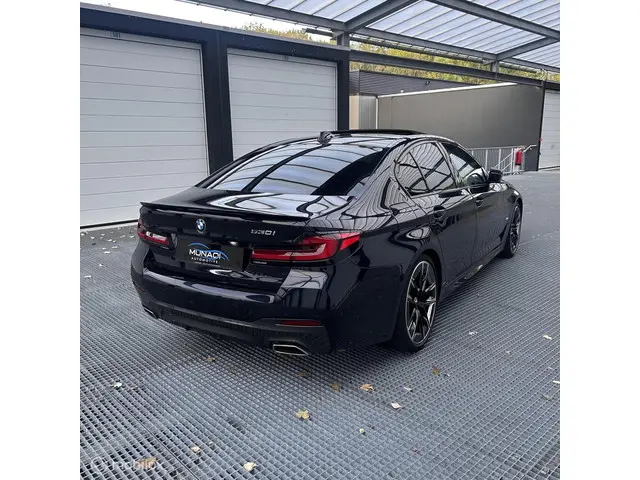 BMW 5 Serie 530i High Executive 2021 Benzine 10